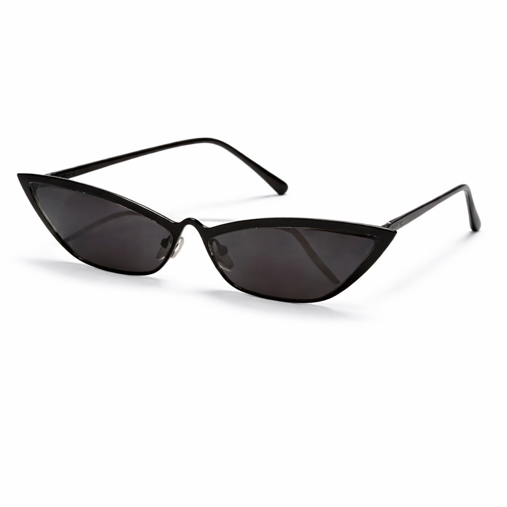 Chic Black Cat-Eye Sunglasses